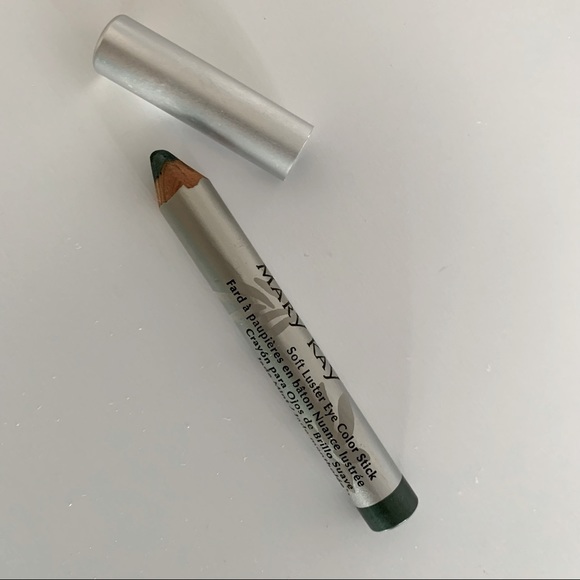 Mary Kay bundle: Starry sheer lip gloss & jade mint eye colour stick - Picture 7 of 12